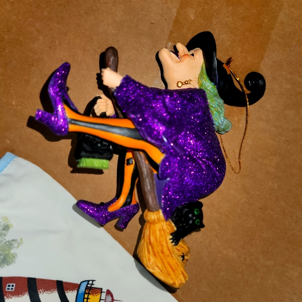 Flying Witch halloween ornament rare collectibles good conditions